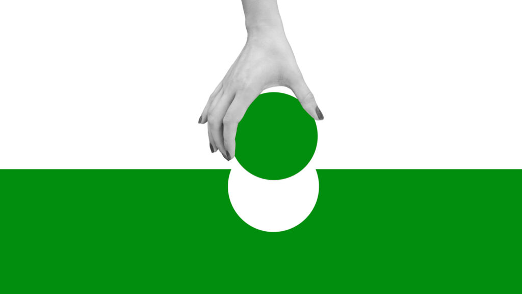 Inserting green circle into circle shaped cut out